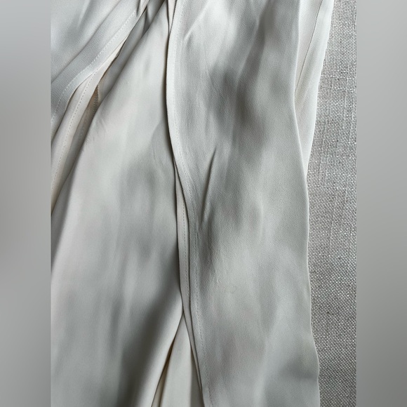 Reformation Twilight Dress in Ivory
White Sleeveless Midi 0 - Picture 10 of 12